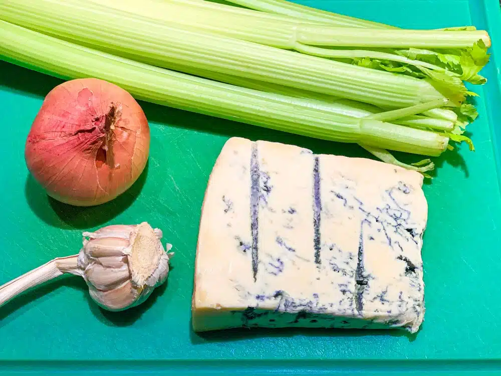 Ingrediënten risotto met bleekselderij en gorgonzola piccante Ingrediënten risotto met bleekselderij en gorgonzola piccante