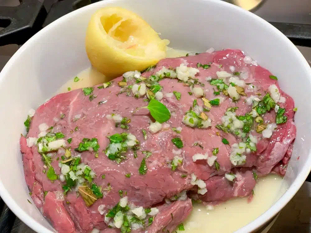 Lamsschnitzel marineren met citroen knoflook oregano Lamsschnitzel marineren met citroen knoflook oregano