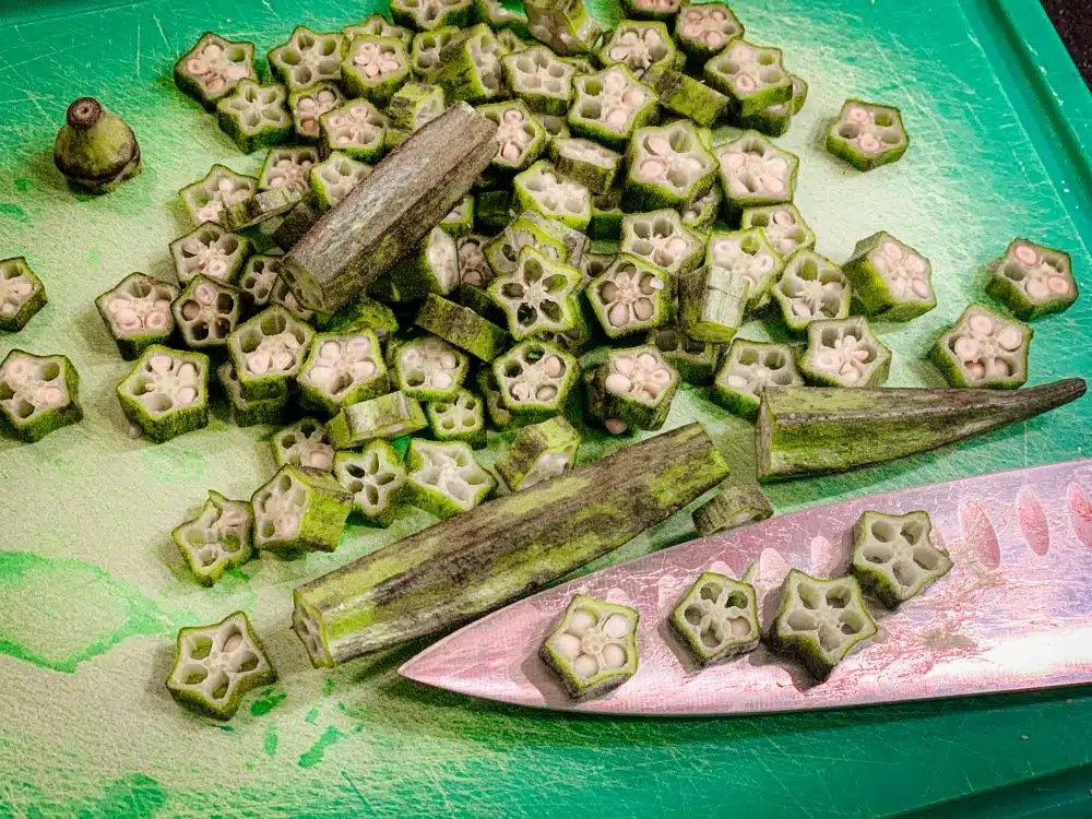 Okra snijden Okra snijden