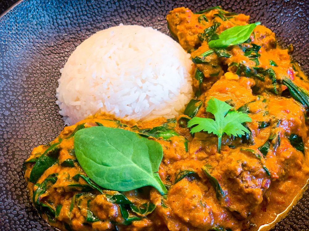 Curry met kofta en spinazie