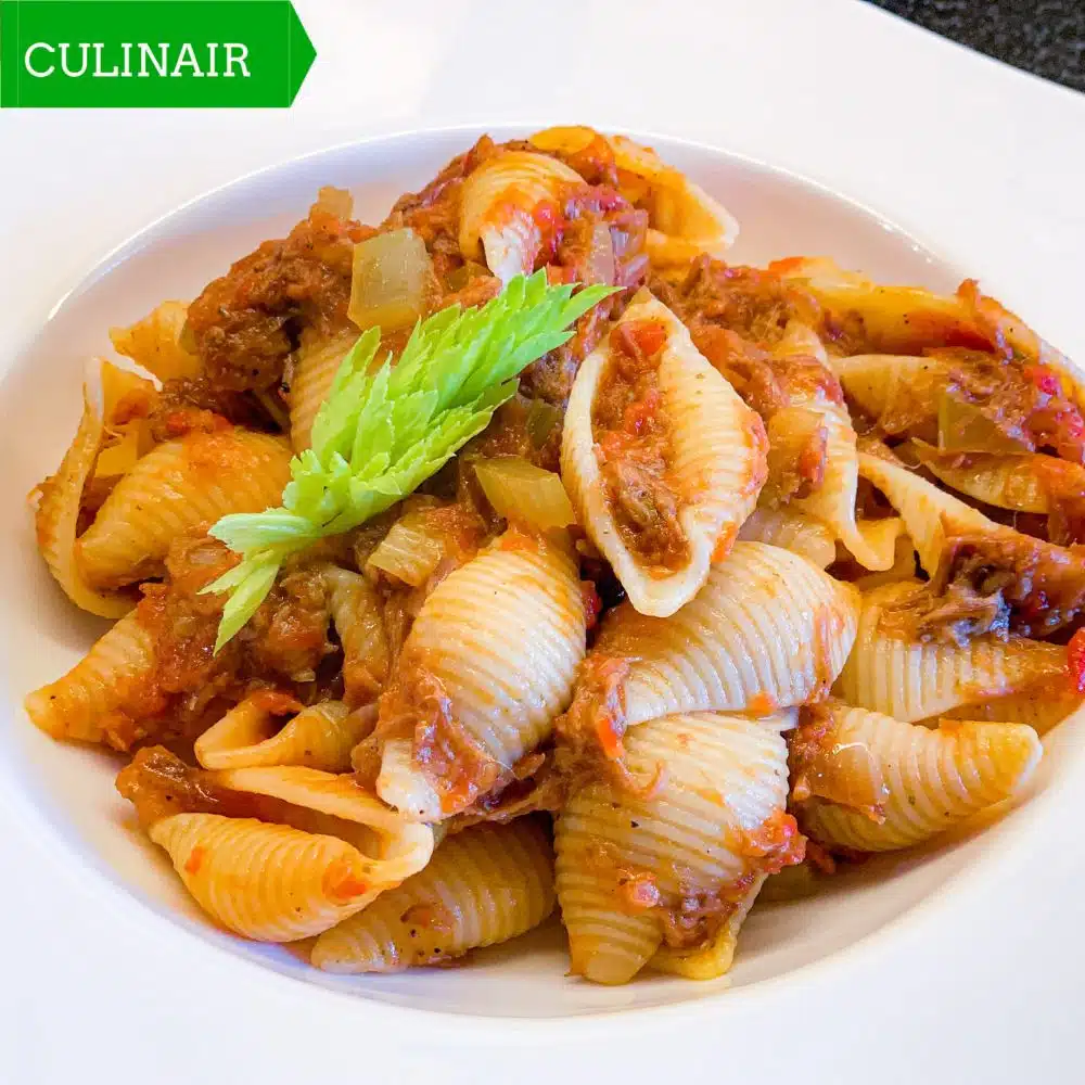 Pasta met leftover draadjesvlees en bleekselderij
