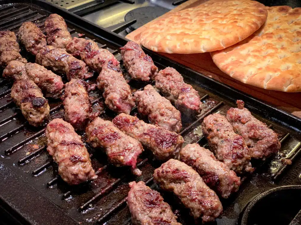 ćevapčići met pitabrood
