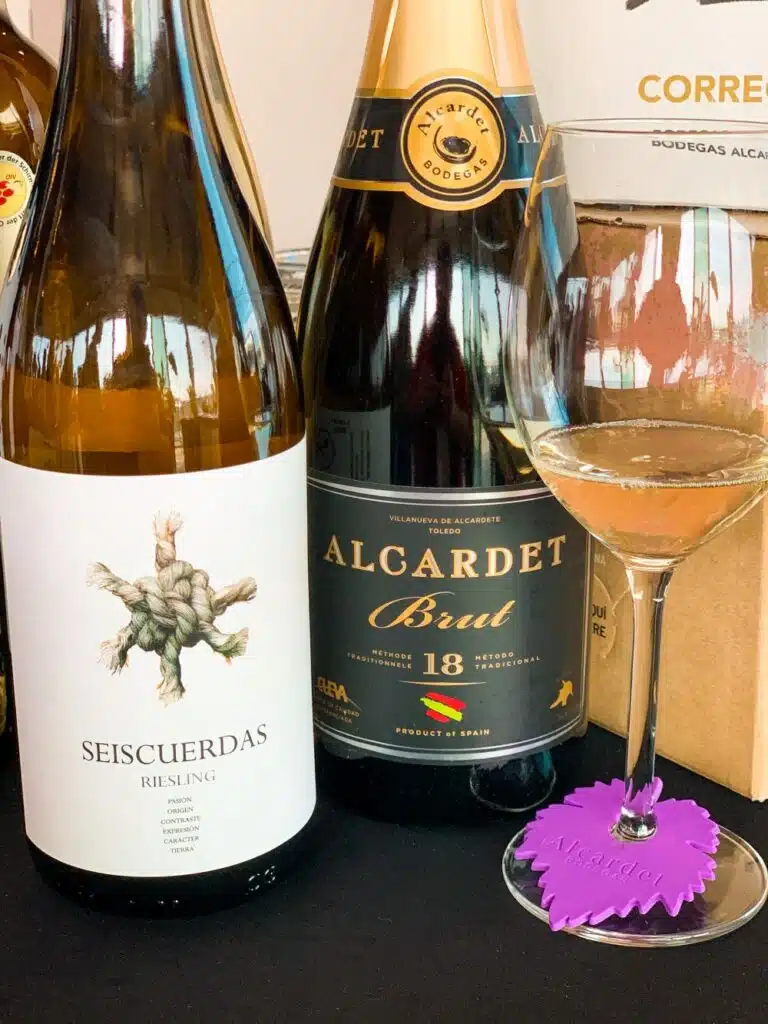 Bodegas Alcardet - Seis Cuerdas riesling en Alcardet Sparkling Brut 18