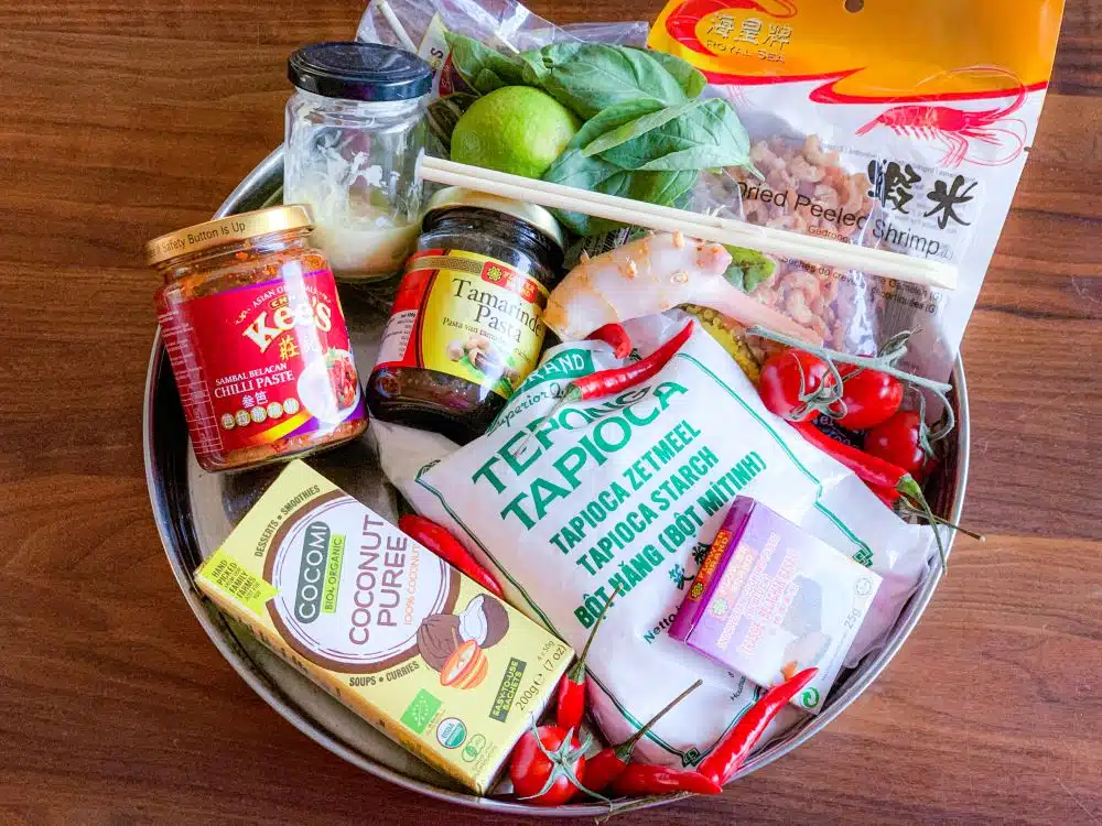 Ingrediënten ambuyat met bijgerechten Ingrediënten ambuyat met bijgerechten