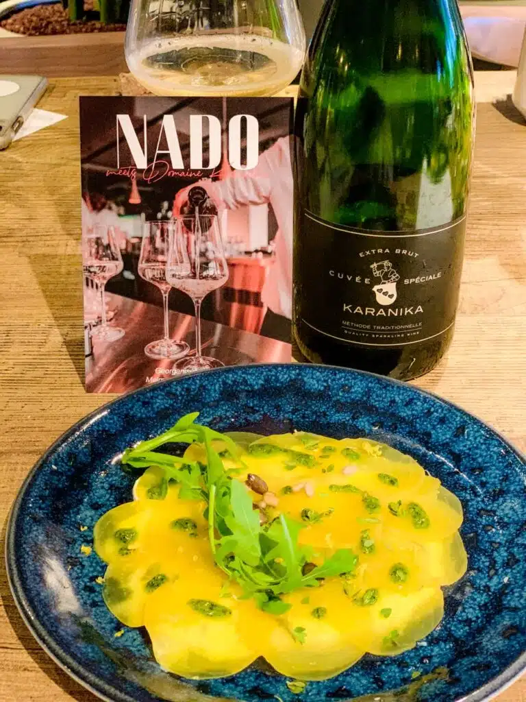 Domaine Karanika Cuvée Spéciale – bietencarpaccio met geitenyoghurt van Nado Domaine Karanika Cuvée Spéciale - bietencarpaccio met geitenyoghurt van Nado