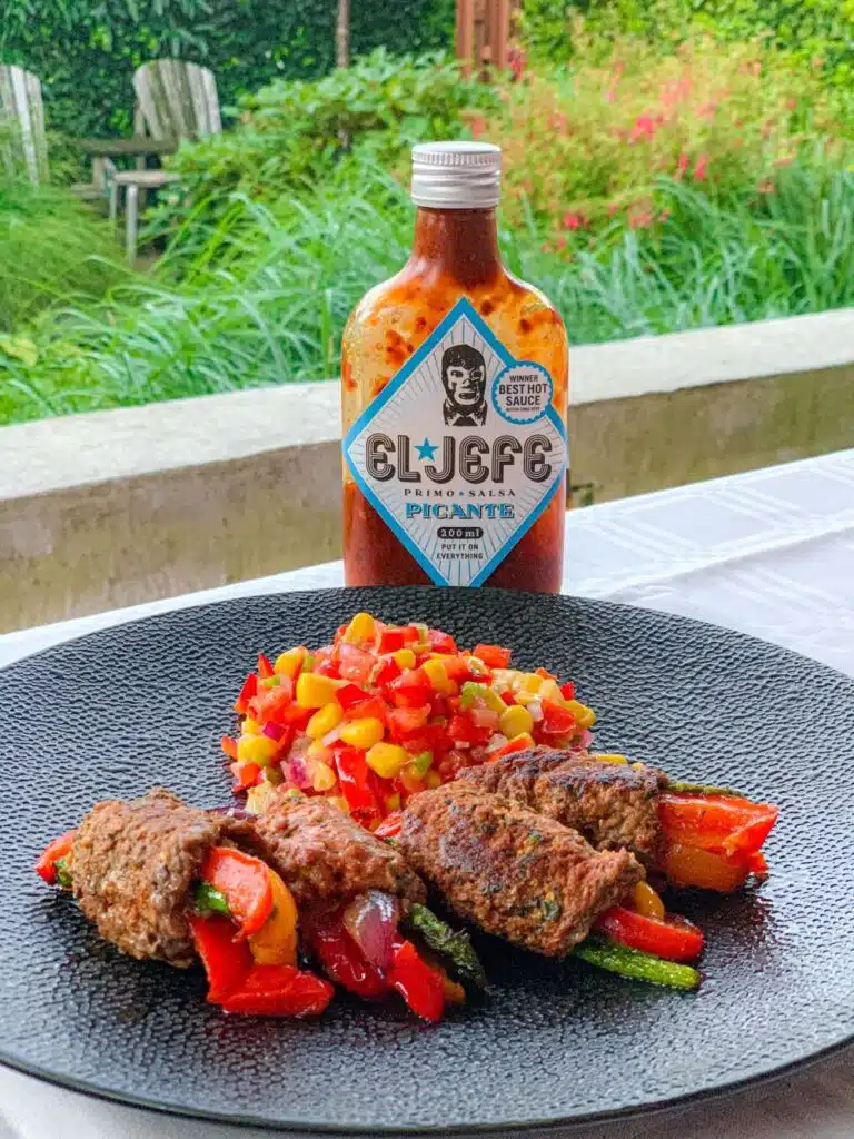 biefstukrolletjes met hot sauce