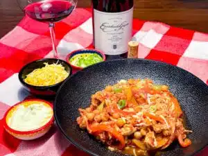 ropa vieja mexicana - Mendoza pinot noir Escorihuela Gascón