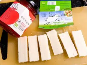 Nederlandse Haloemi enSpaanse tomatenjam Nederlandse Haloemi en Spaanse tomatenjam