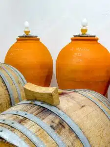amfora met albillo – Bodegas Arrayán poort bij Bodegas Arrayán