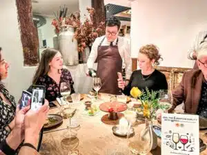 influencers en sommelier in actie bij TriCiclo influencers en sommelier in actie bij TriCiclo