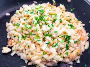 Spätzle met ui kaas en bieslook ingrediënten voor Käsespätzle
