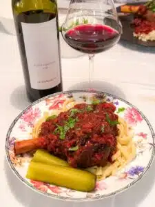 blaufränkisch bij Hongaarse lamsschenkel met paprika blaufränkisch bij Hongaarse lamsschenkel met paprika