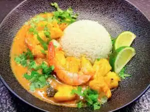 Indiase viscurry met kabeljauw en tijgergarnalen