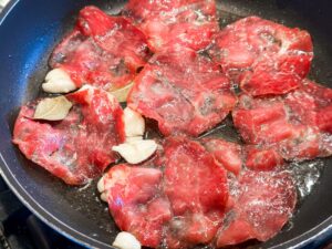 ham bakken voor Bife à Portuguesa