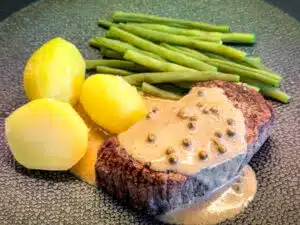 recept voor kalfsoester met groene peper – mosterdsaus