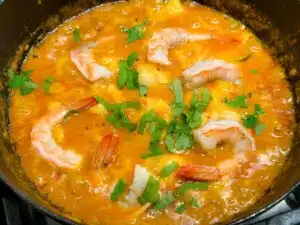viscurry met kabeljauw en tijgergarnalen