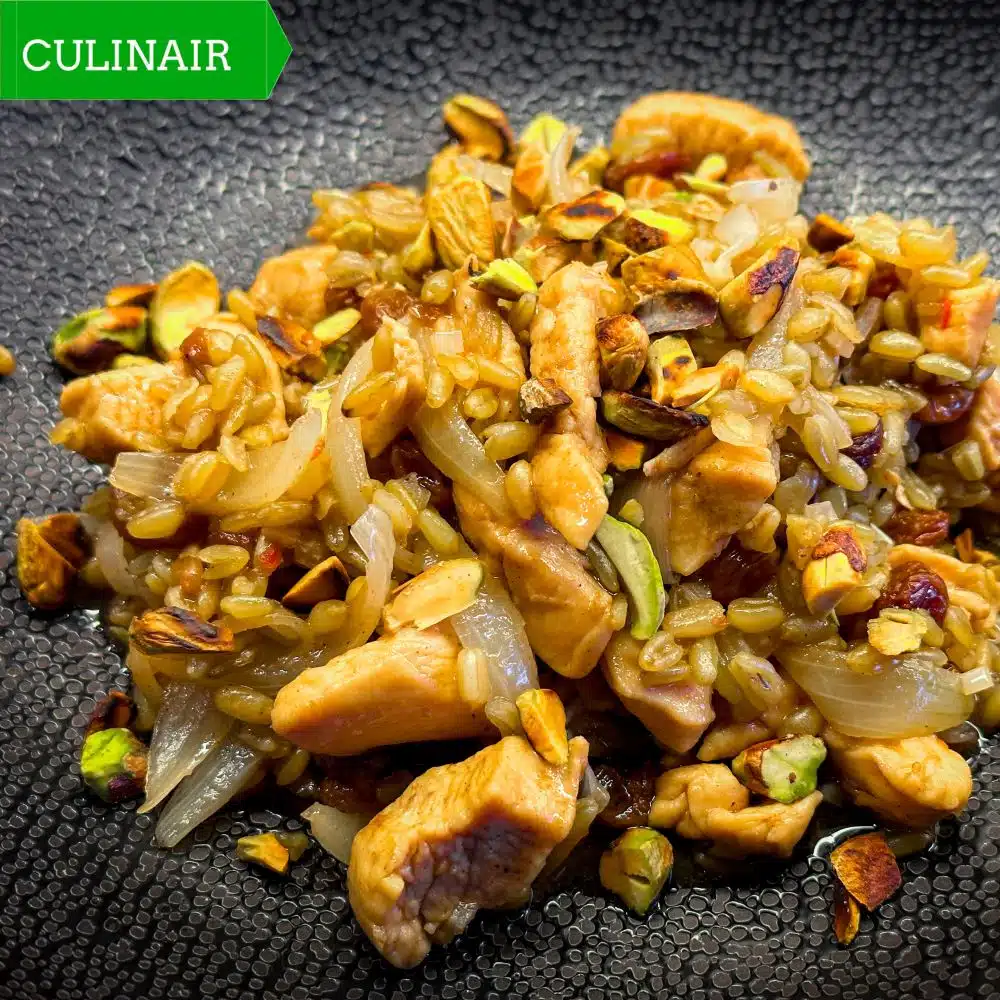 Libanese freekeh met kip uien en rozijnen