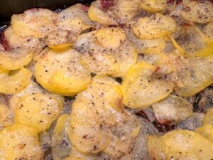 Aardappel met uien uit de oven