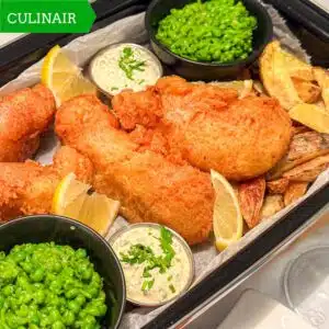 Fish and Chips met doperwtenpuree en tartaarsaus