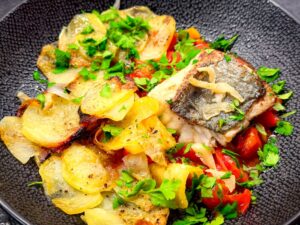 aardappelen en uien uit de oven als bijgerecht