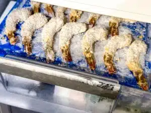 garnalen met panko-kokosrasp 30 minuten in diepvries voor frituren