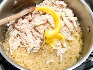 stap 1 van boko boko harees - pap van bulgur kip en ghee