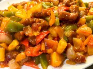 koe loe yuk – krokant varkensvlees met een heerlijke stroperige zoetzure saus koe loe yuk - krokant varkensvlees met een heerlijke stroperige zoetzure saus