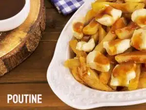 poutine is een populaire snack in Canada poutine is een populaire snack in Canada
