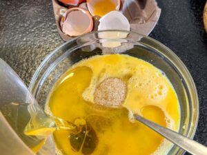 portokalopita maken met ei olijfolie en suiker