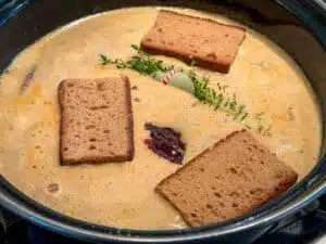 varkenswangen stoven met kriekbier en peperkoek