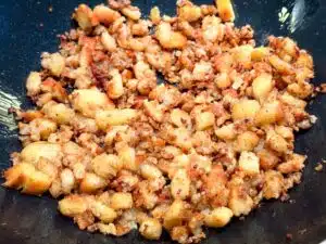 migas de pan – stap 5 ingeweekt oud brood knapperig bakken migas de pan - stap 5 ingeweekt oud brood knapperig bakken