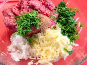ingrediënten voor Cypriotische gehaktballetjes ingrediënten voor Cypriotische gehaktballetjes