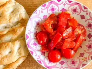 salade van geroosterde paprika en kerstomaatjes salade van geroosterde paprika en kerstomaatjes