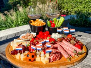 borrelplank met Hollandse hapjes