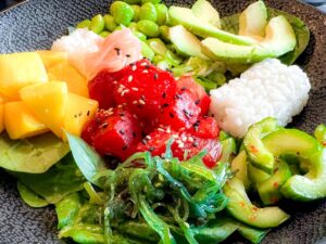 poke bowl met geroosterde watermeloen