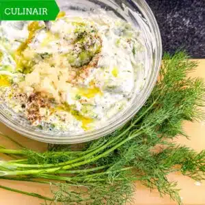 Griekse tzatziki-salade met kip Griekse tzatziki-salade met kip