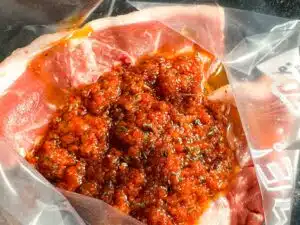 Turkse lamskarbonades in marinade in een zipper-zak Turkse lamskarbonades in marinade in een zipper-zak