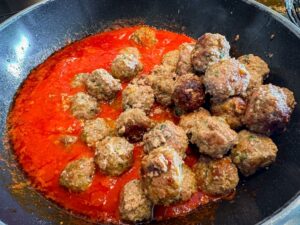 albóndigas en salsa de tomate