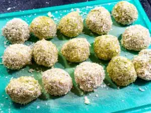 bombas de arroz verde maken
