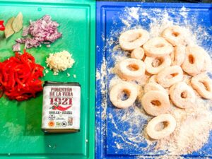 en escabeche voorbereiden - marinade maken en calamares bebloemen