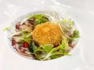 laminas de polvo com croquete de batata