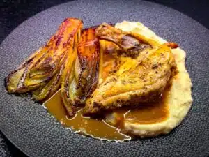 parelhoensuprême met tonkabonen - beurre blanc