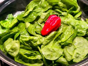 Callalou met spinazie en habanero-pepertje