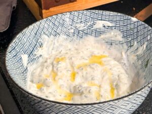 yoghurtdip met munt en citroen