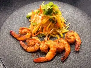 jerk gambas en Jamaicaanse coleslaw