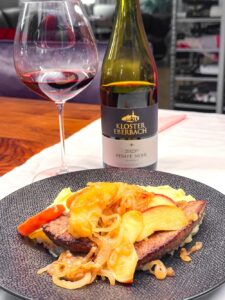 kalfslever Berliner Art met pinot noir van Kloster Eberbach