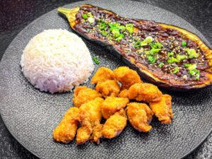 karaage met miso-aubergines