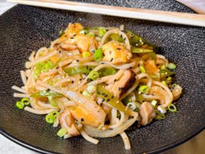 yuzu-ponzu kip met udon noodles