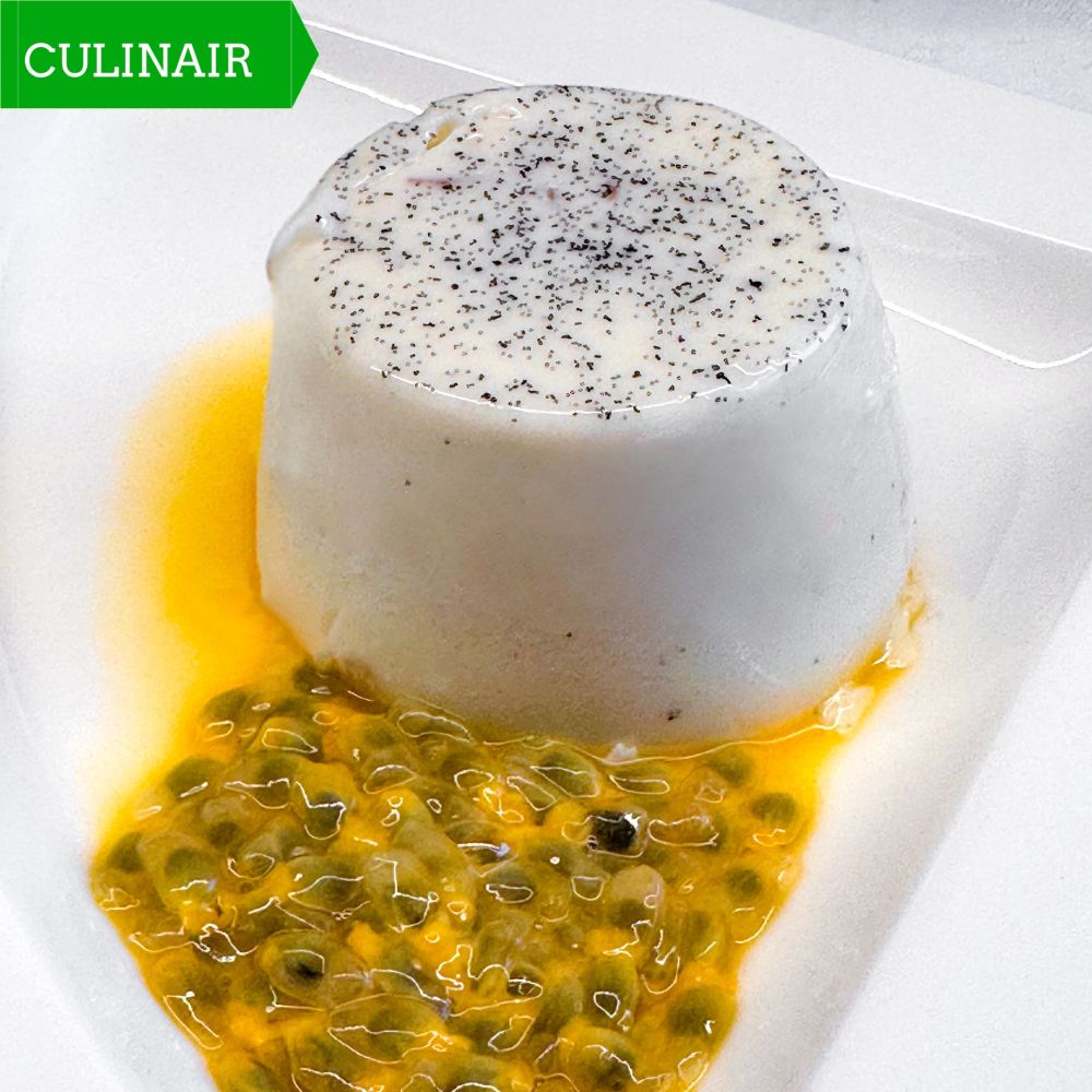 Kokos-vanille panna cotta met passievruchten